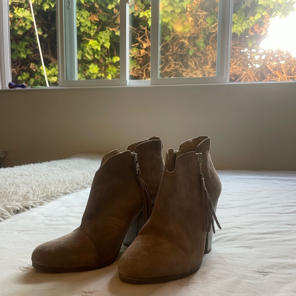 Rag and Bone taupe suede booties size 38